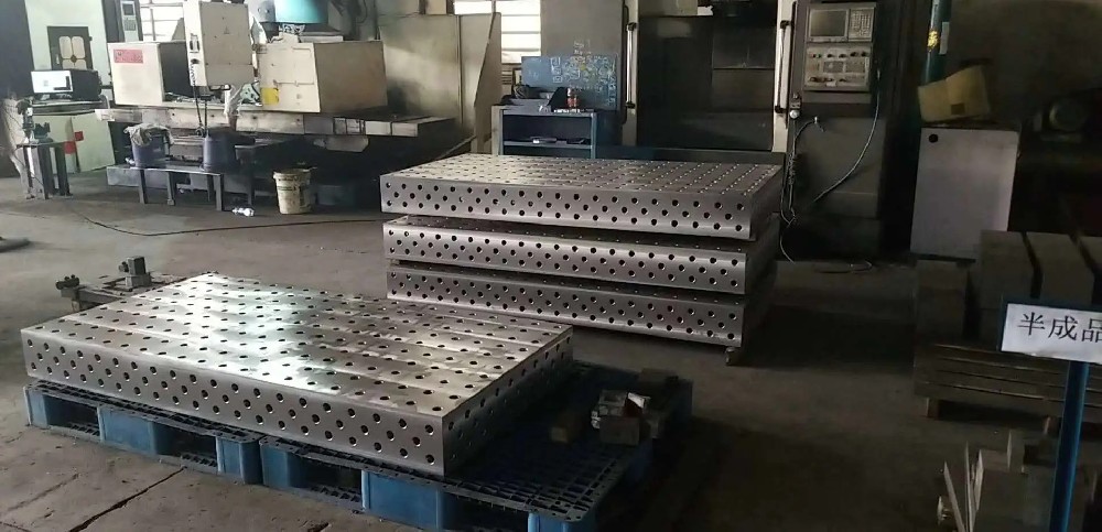 對鑄鐵平板進行熱加工有什么好處?